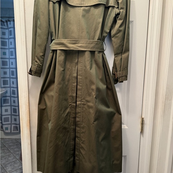 Authentic Burberry Trench Coat  Like NEW - Picture 4 of 16
